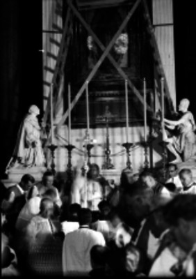Sacerdotes oficiando una misa el la Basílica de Guadalupe
