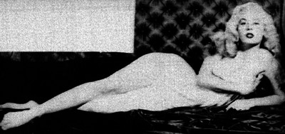 Betty Brosmer durante una sesión de modelaje