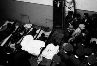 Ministerio público y personas en reconocimiento de cadáveres