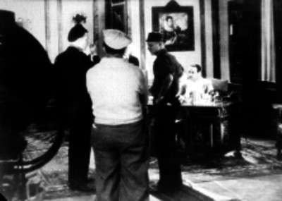 Actores durante la escena de una película