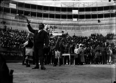 Cantantes de ópera durante su presentación en la plaza de toros El Toreo