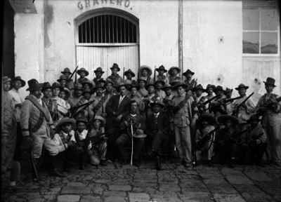 Tropas de revolucionarios obregonistas, retrato de grupo