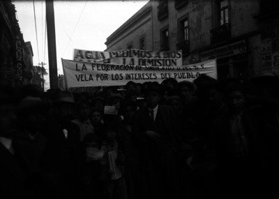 Manifestación de la Federación de Sindicatos del D.F. en demanda de agua