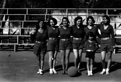 Equipo femenil de la Policía, retrato de grupo