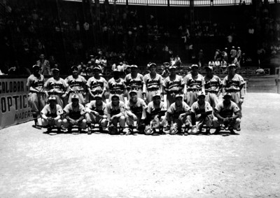 Beisbolistas de equipo Monterrey, retrato de grupo
