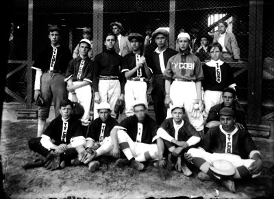 Equipo de beisbol T y Cobb, retrato de grupo