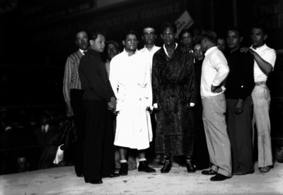 Kid Azteca, boxeador y hombres, retrato de grupo