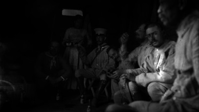 José Alessio Robles y otros militares descansan después del triunfo de Bachimba