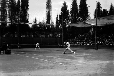 Partido de tenis en el deportivo Chapultepec