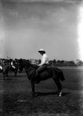 Jugador de Polo a caballo, retrato