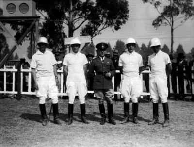 Equipo de Polo y militar, retrato de grupo