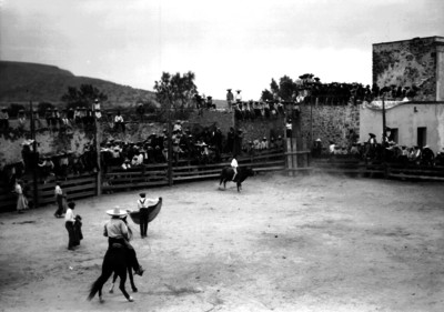 Jaripeo realizado en un Lienzo