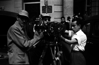 Camarógrafos al lado de la cámara durante el rodaje de la película Soy un prófugo