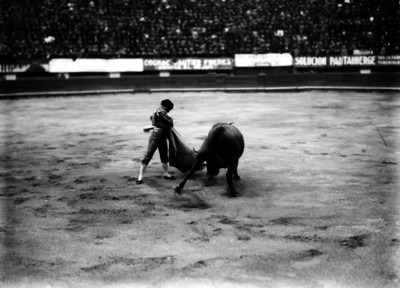 Manuel Jiménez ejecuta una verónica en El Toreo