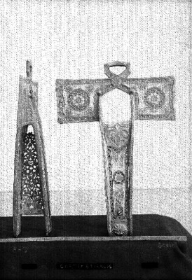 Estribos de cruz novohispanos en el Museo Nacional