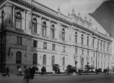 Edificio de la Secretaría de Industria, Comercio y Trabajo en la Cd. de México, fachada