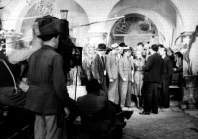 Actores durante la filmación de una escena