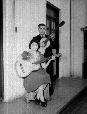 Dueto con guitarras, retrato
