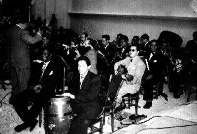 Miembros de una orquesta durante un concierto