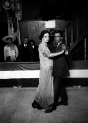 Pareja de bailarines durante un concurso