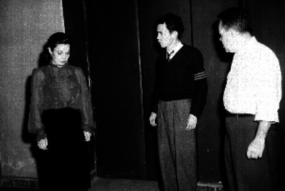 Actores durante la filmación de una plelícula