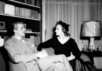 Actores dialogando durante la filmación de una película