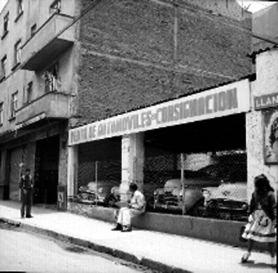 Agencia de automóviles, fachada