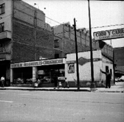 Agencia de automóviles, fachada