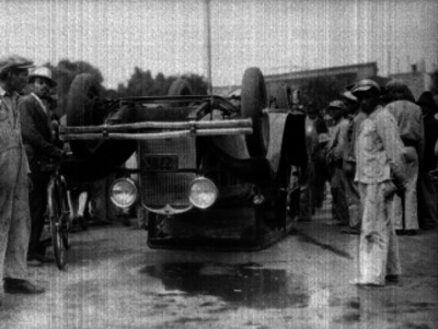 Automóvil volcado