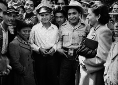 Entrevista de braceros en la Alameda central