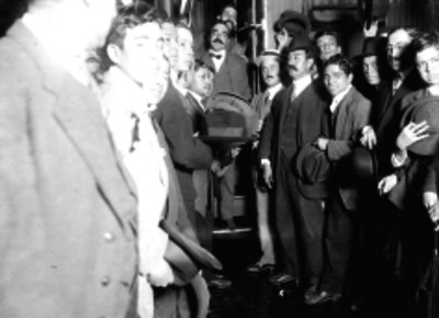 Santiago R. de la Vega en la salida de Mario Ritoria a España con otros periodistas