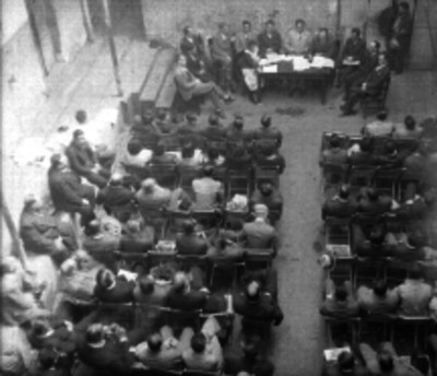 Reunión de trabajadores y probables directivos del periódico La Prensa en un salón