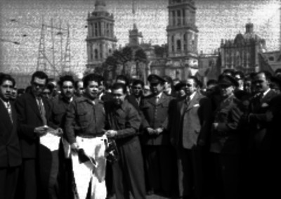 Voceadores en la plaza México
