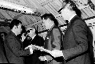 Empresarios en la entrega de diplomas de Novedades