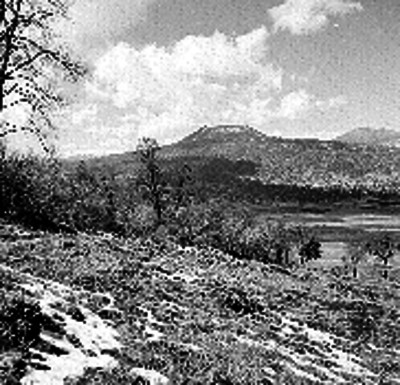 Nieve en el talud de un cerro