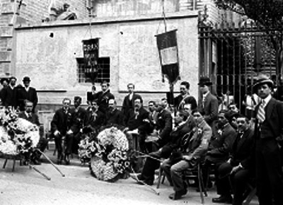 Miembros del gran partido liberal Revolucionario y de la agrupación Nacional Patriótica durante una ceremonia cívica