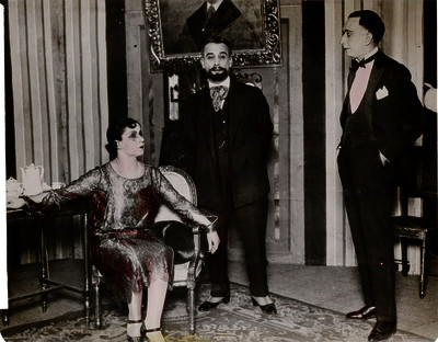Mimí Aguglia y actores en una escena teatral