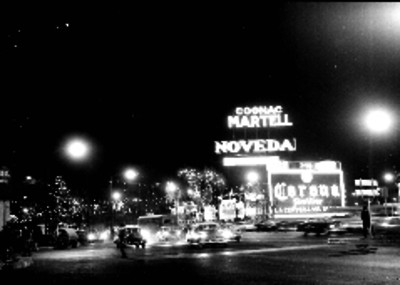 Calles principales de la ciudad de México iluminadas con motivos navideños