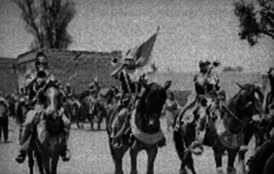 Soldados romanos a caballo toca la trompeta representación del viacrusis en Iztapalapa