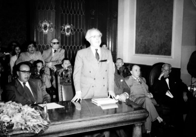Pedro de Alva pronuncia discurso ante otras personalidades