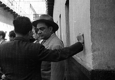 Carlos Madrazo y Sacramento Joffre al momento de ser liberados de la prisión del D.F.