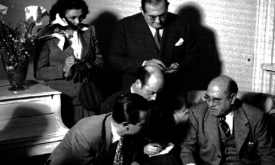 Funcionarios públicos y banqueros durante un análisis de la entrega de utilidades a campesinos