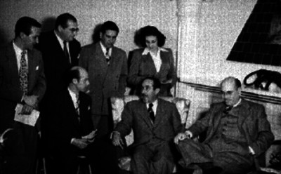 Funcionarios y banqueros durante el analisis de la entrega de utilidades a campesinos