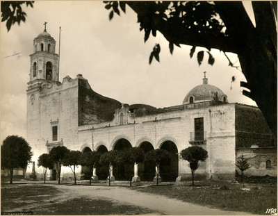 Vista de la fachada del ex convento y parroquia de San Miguel Arcángel