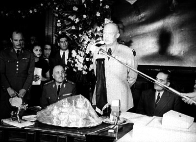 Dwight D. Eisenhower y Francisco L. Urquizo, durante conferencia de prensa en Palacio Nacional