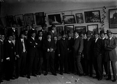 Agustín Víctor Casasola, Miguel Casasola, Roberto Montenegro y otras personas en la primera "exposición fotográfica"