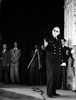 Marino dando un discurso durante una ceremonia