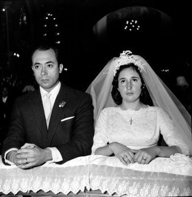 Novios durante su boda