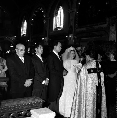 Francisco Sánchez N. y novia durante su boda