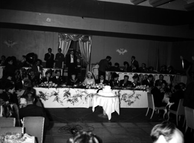 Asistentes al banquete de la boda del Sr. Brooks